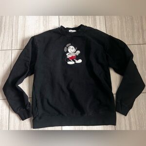 Disney Embroidered Mickey Mouse crew neck size Large